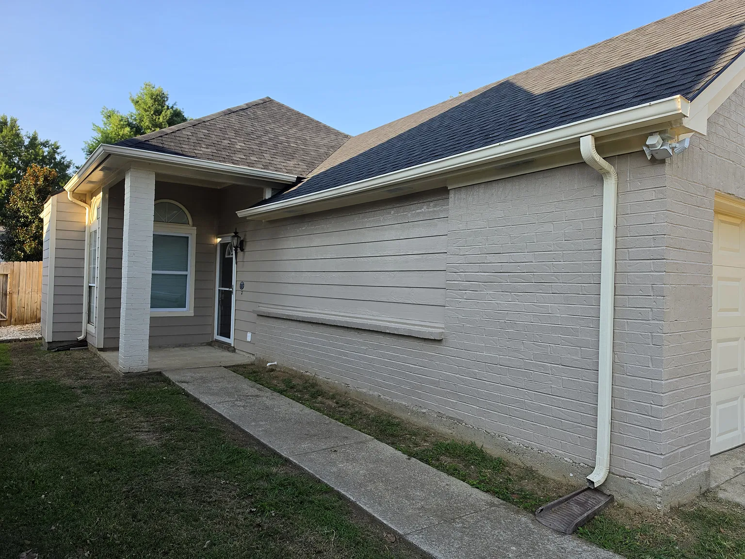 221 Steamboat Ct — Photo 3
