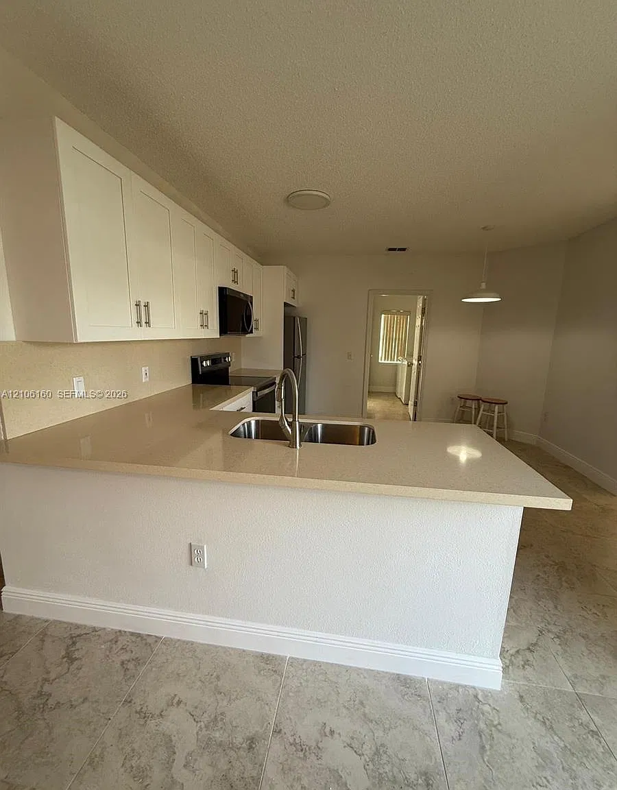 3 bed, 1.5 bath, 1661 sqft, $1,850 — Photo 2