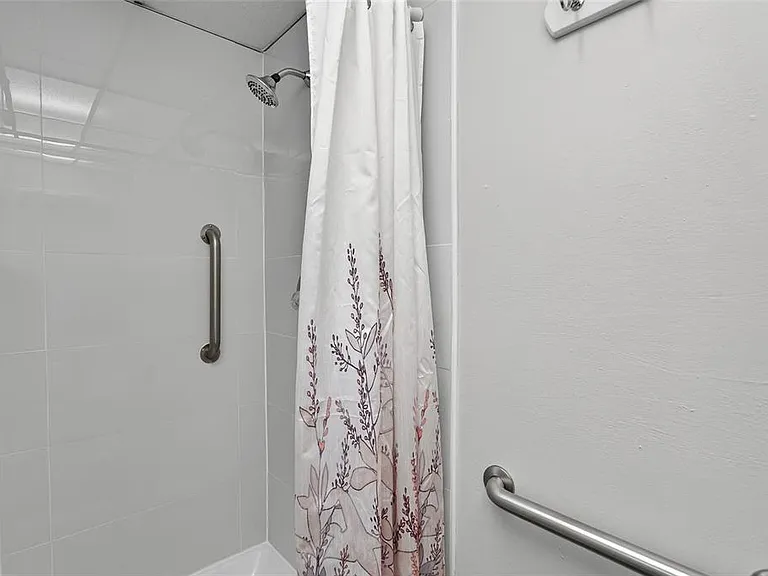 1802 Bedford Ln #12 — Photo 11