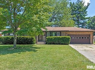 12 Monica Ct, Grandview, IL 62702