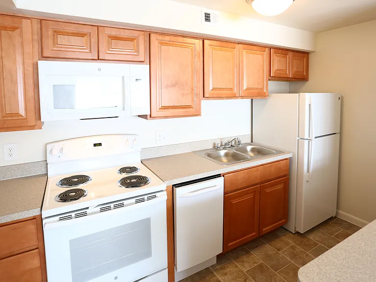 Heritage Court Apartments — Photo 14