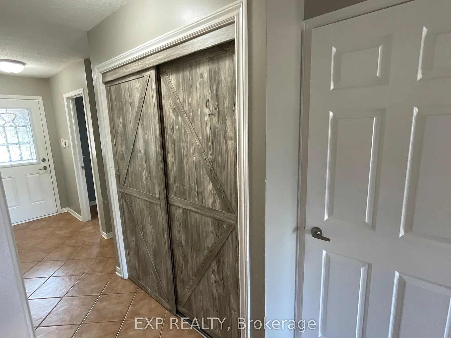 3 bed, $2,700 — Photo 2