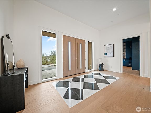3rd image of 697 Sommerset Road