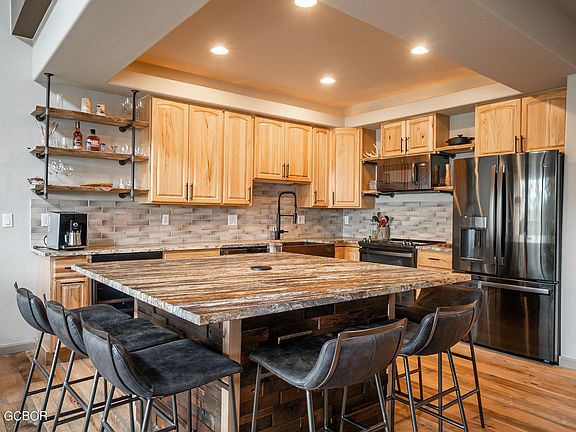 4th image of 725 Wapiti Dr #C
