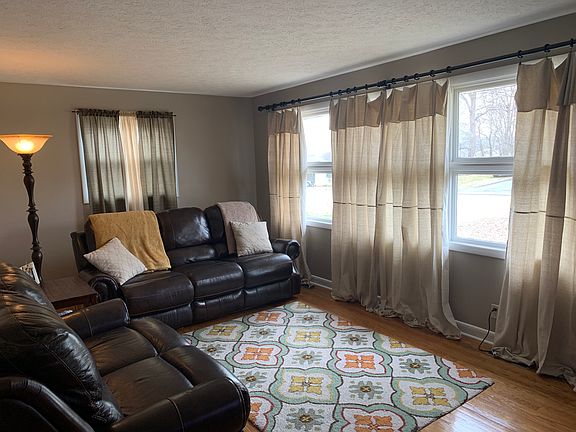 3rd image of 1347 Dewey Ave
