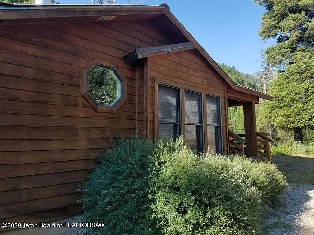 2nd image of 177 Redwood Cres