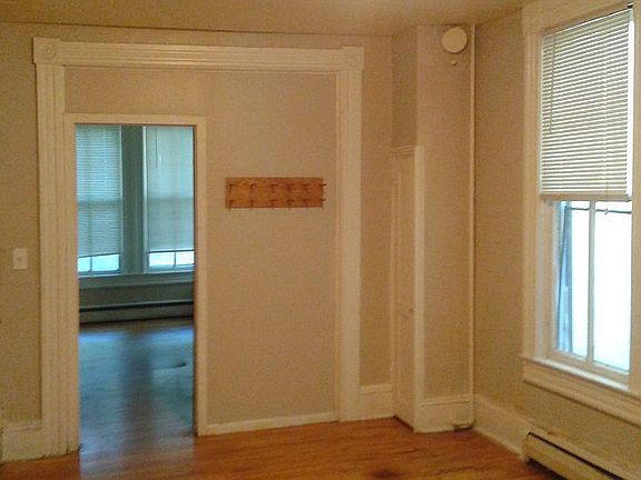 4th image of 703 Bedford St