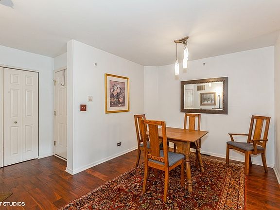 3rd image of 5S551 Paxton Dr APT B