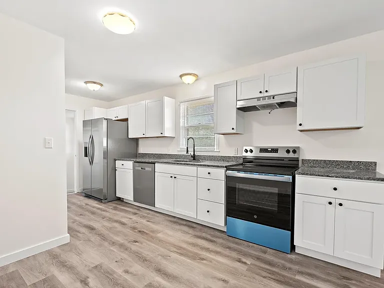 304 Fleming Dr — Photo 3