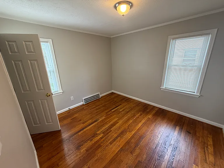 21802 Cushing Ave — Photo 8