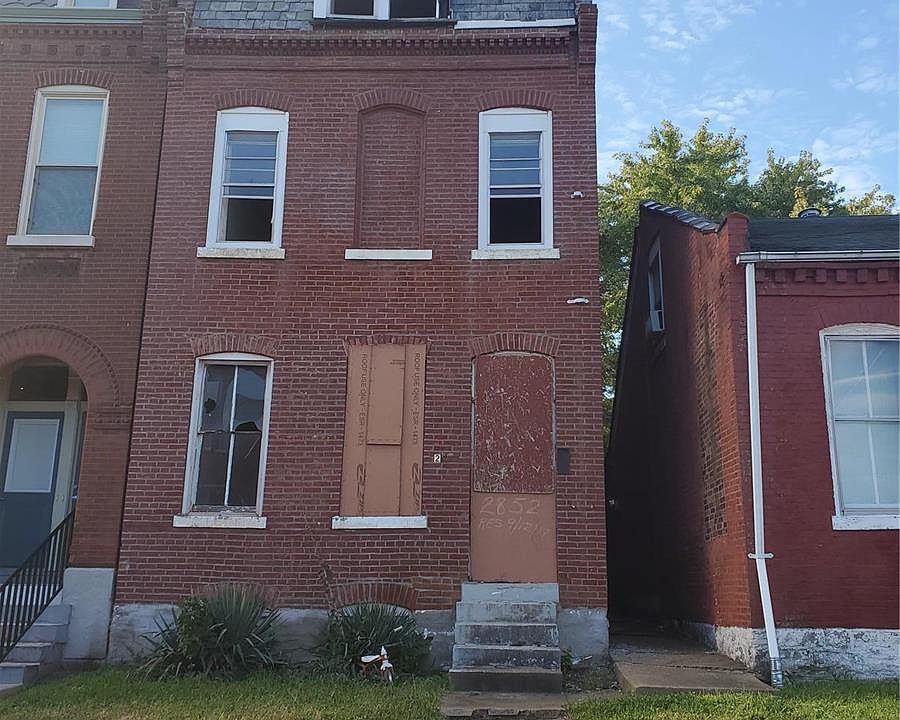 1st image of 2852 Magnolia Ave