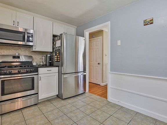 4th image of 26 Clover Hill Dr