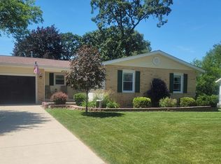 4713 Ashley Dr, McHenry, IL 60050