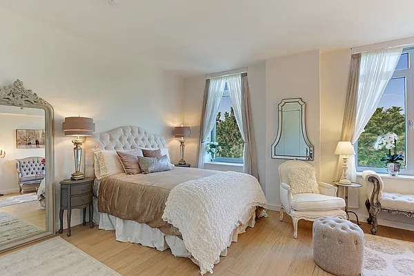 Rented by Red Apple Group | media 22