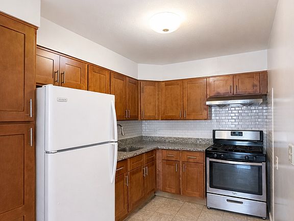 4th image of 4724 Parsons Blvd Floor 3
