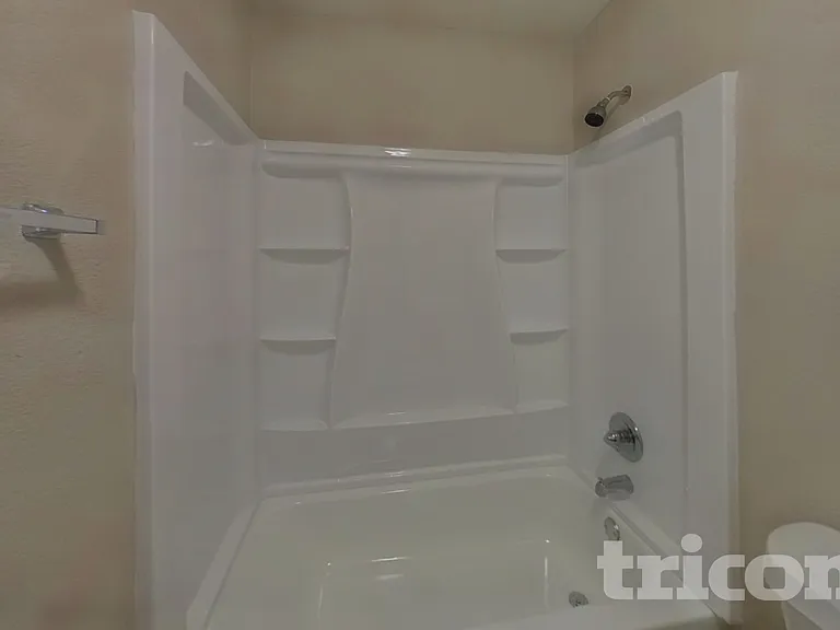 213 Dean Ct — Photo 12