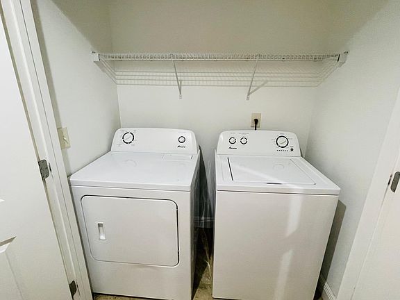 5th image of 919 17th Ave E APT A