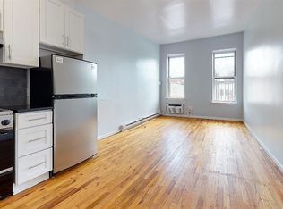 310 W 4th St #5A, New York, NY 10014