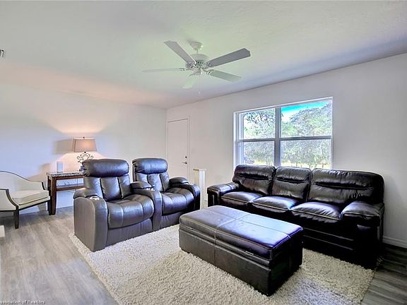 3rd image of 928 Wildflower St