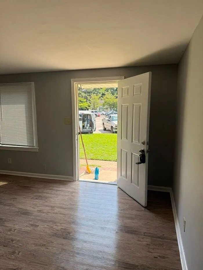 2 bed, 1.5 bath, 1050 sqft, $1,275 — Photo 3