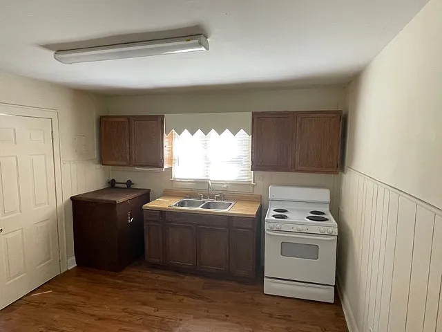 2308 McLean St — Photo 8