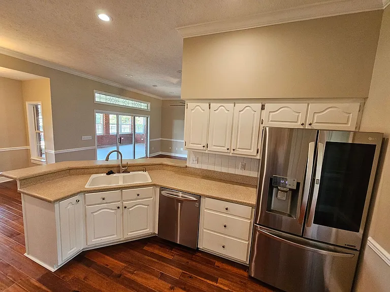 2103 Coral Dr — Photo 10