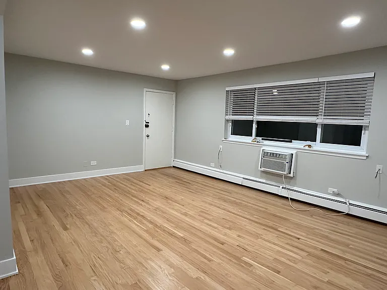 1420 W Estes Ave #2E — Photo 2
