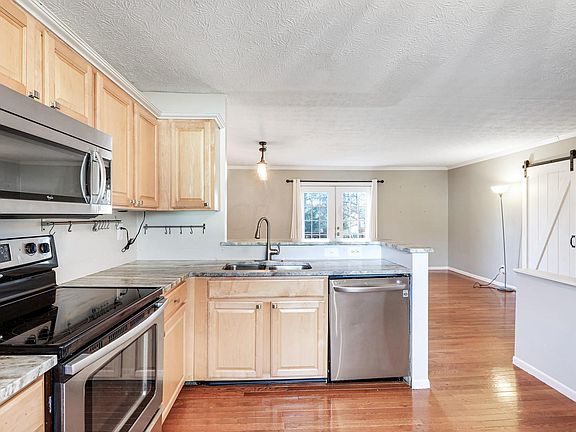 4th image of 1705 Laramie Dr