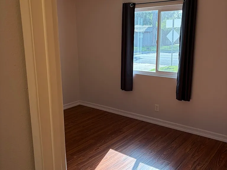 899 Douglas St — Photo 19