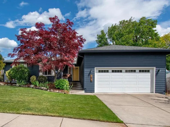 1676 Edgevale Ave, Medford, OR 97504