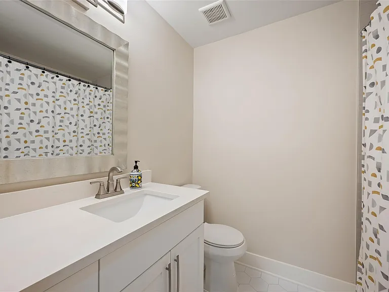 4902 Pelham Dr — Photo 29
