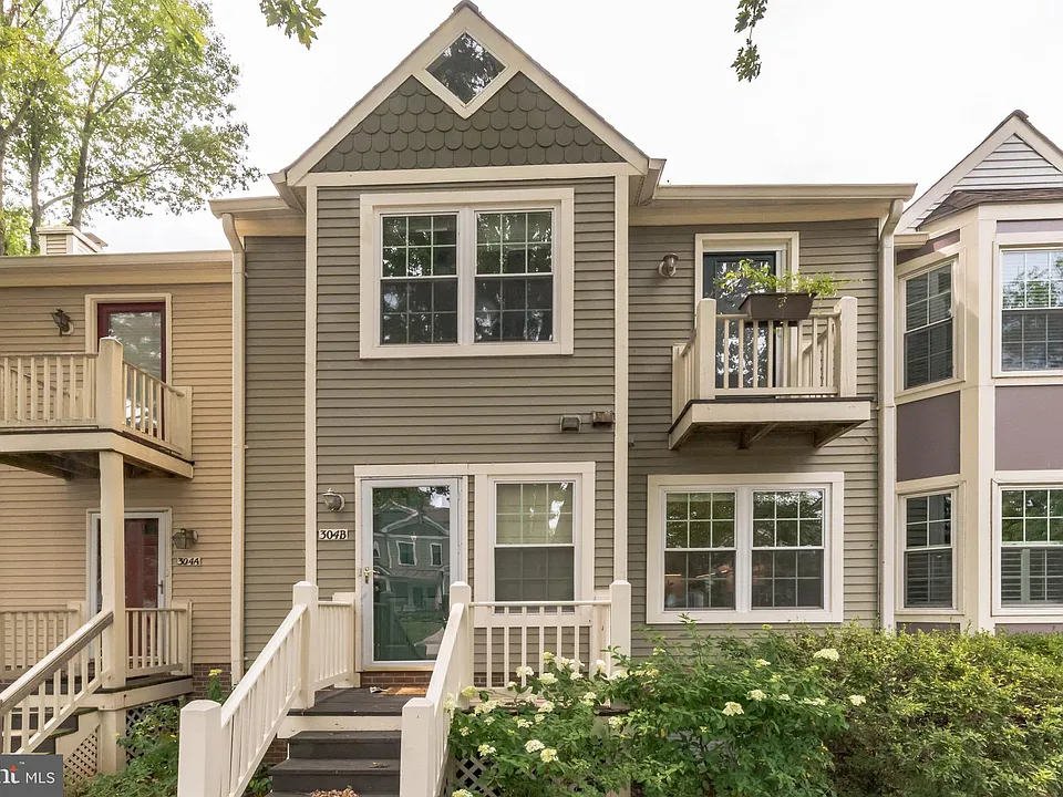 304 Locust St SE #B-13