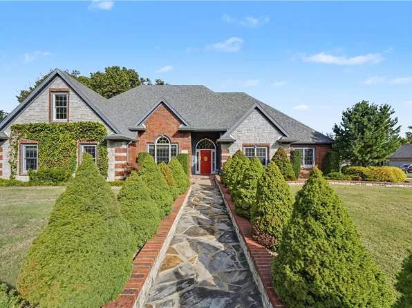 57 Stonehenge Dr, Bentonville, AR 72712