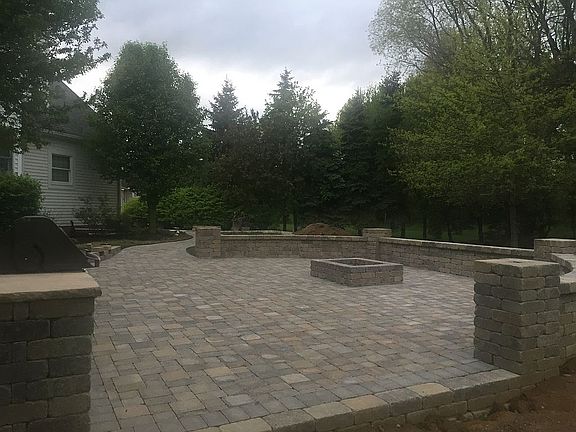 Paver patio w/fire pit 2017