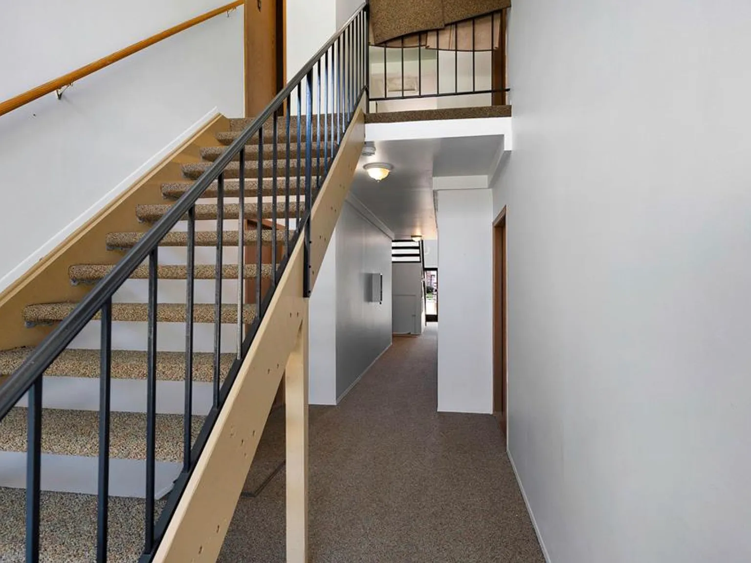 7599 Manor Cir — Photo 4