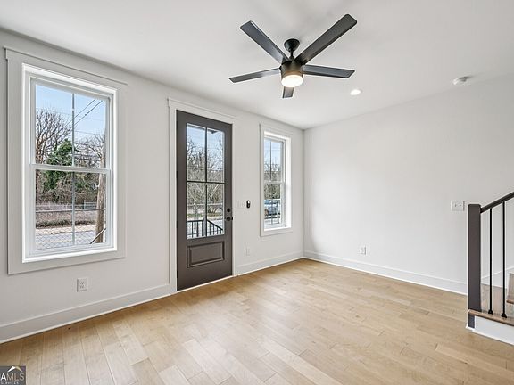 2nd image of 1160 Boulevard Se #7
