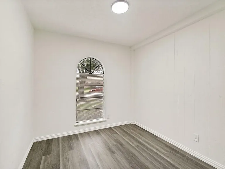 905 Hawthorne Dr — Photo 19