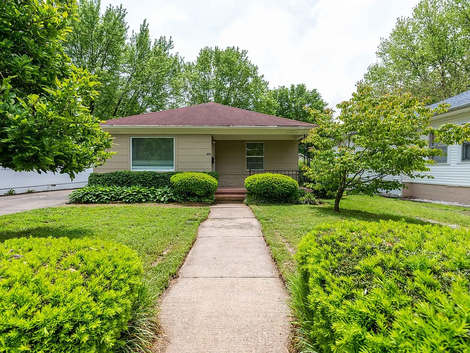 426 E Cozy St