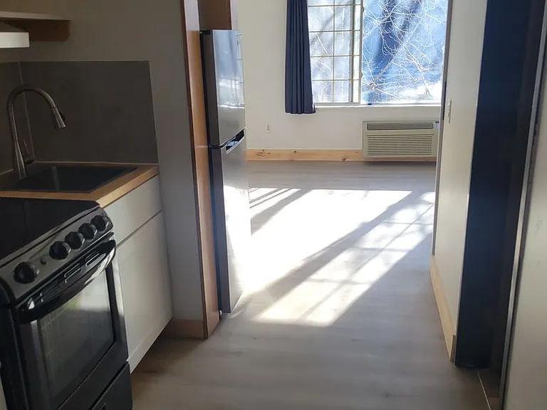 Ski Town Apartments — Photo 122