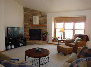 W173N10233 Woodbridge Ln, Germantown, WI