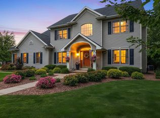 764 Saddlebrook Ct, Neenah, WI 54956