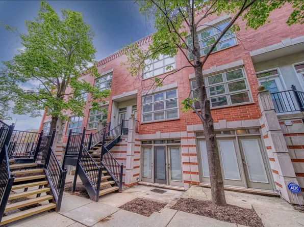 855 W Erie St #113, Chicago, IL 60642