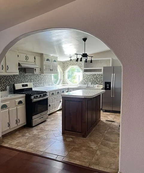 238 N Prince Dr — Photo 1