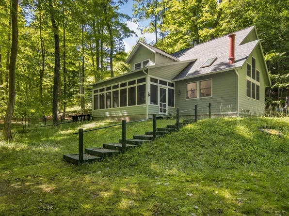 624 Edwards Ave, Frankfort, MI 49635