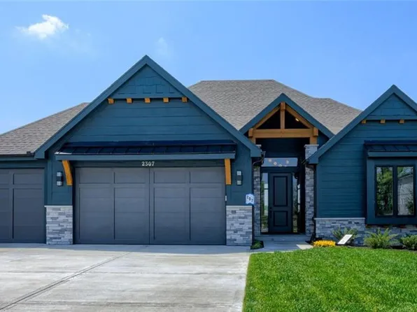 8021 Payne St, Shawnee, KS 66220