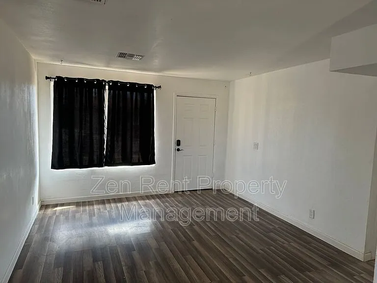 940 N Sonora St — Photo 2