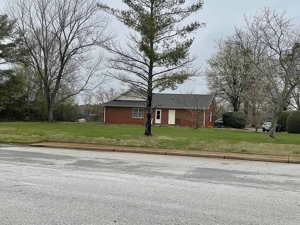 2nd image of 1504 E Blackstock Rd