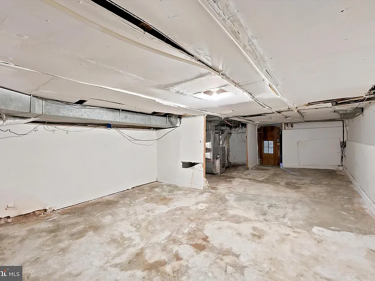 529 N Clayton St — Photo 14