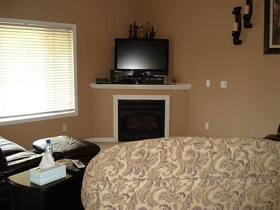 4th image of 200 N Sparrow Ln