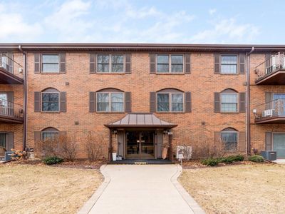 1360 Kimberly Ridge Rd APT 211, Bettendorf, IA, 52722